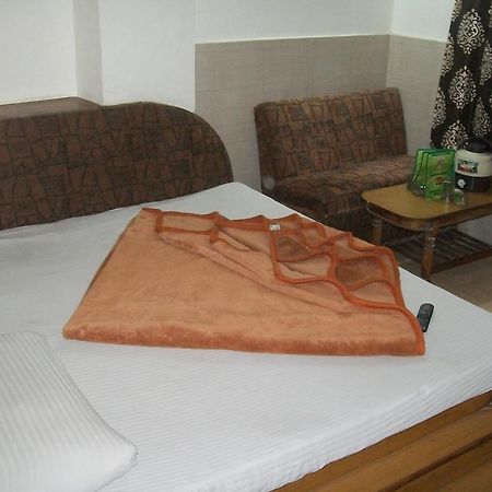 Hotel Milan Continental Делі Екстер'єр фото
