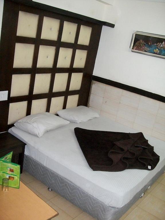 Hotel Milan Continental Делі Номер фото