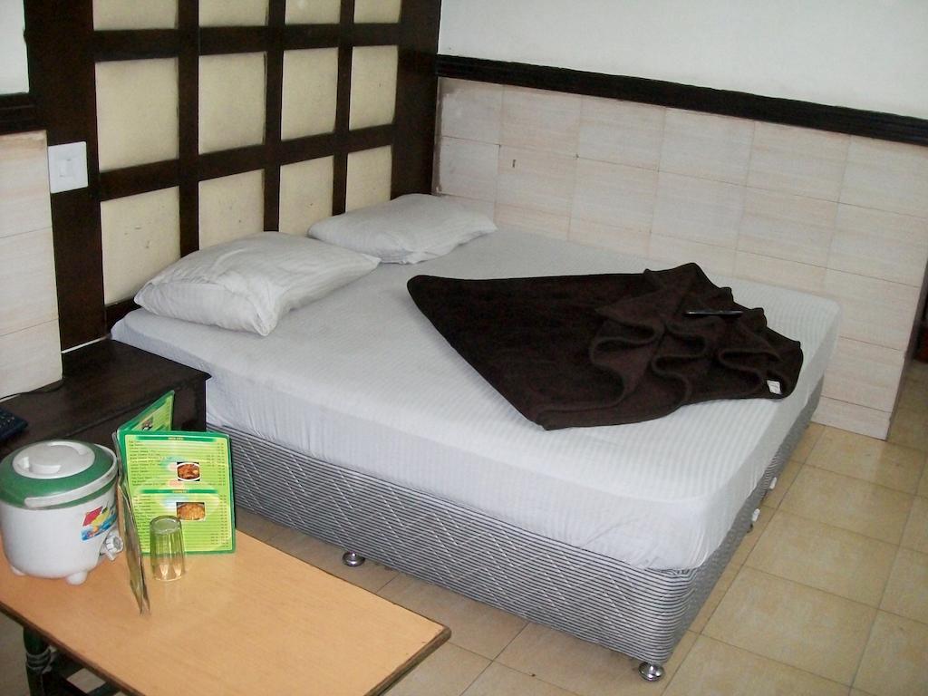 Hotel Milan Continental Делі Номер фото