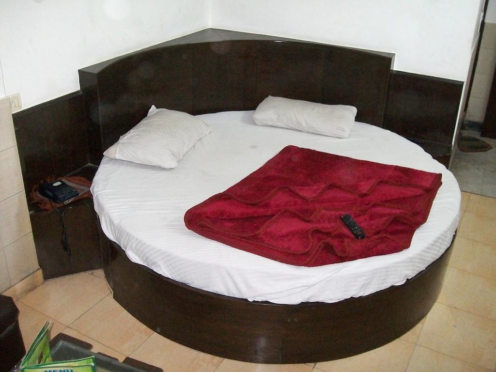 Hotel Milan Continental Делі Екстер'єр фото