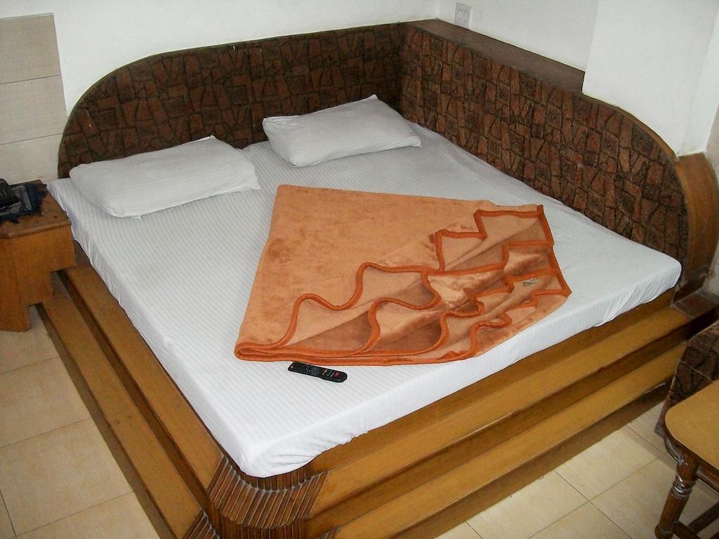 Hotel Milan Continental Делі Номер фото